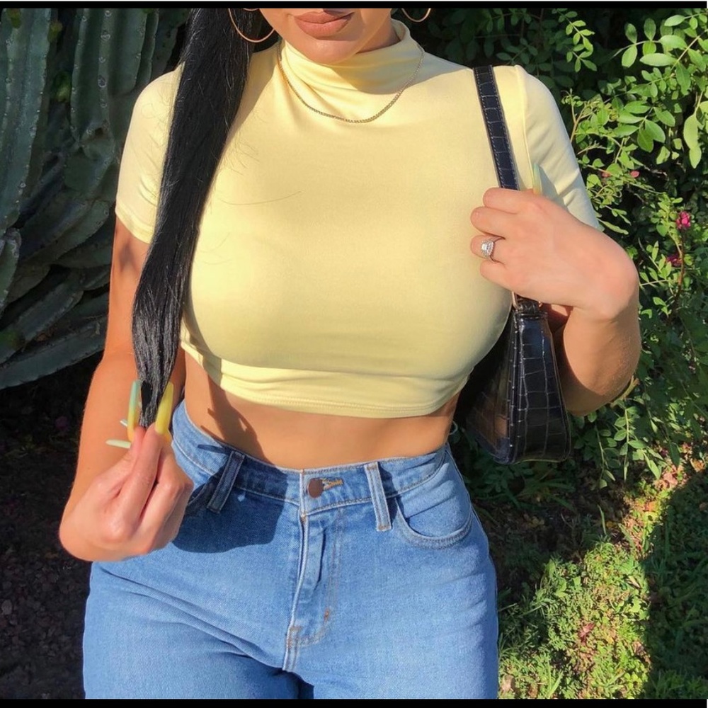 LAST 1 ‼️ JACKIE Mock Neck Crop Top
